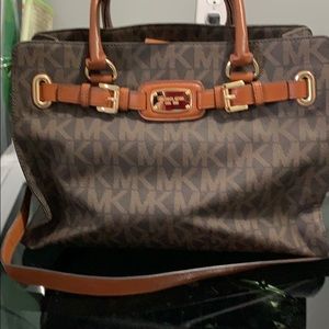 💕Extremely Cute Michael Kors Handbag💕